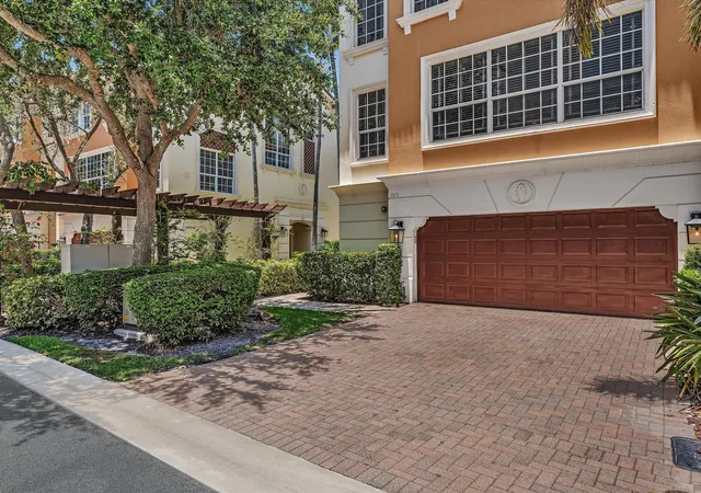 Townhouse for sale at 5575 NE Trieste Way, Boca Raton, FL 33487 | MLS# B26047818