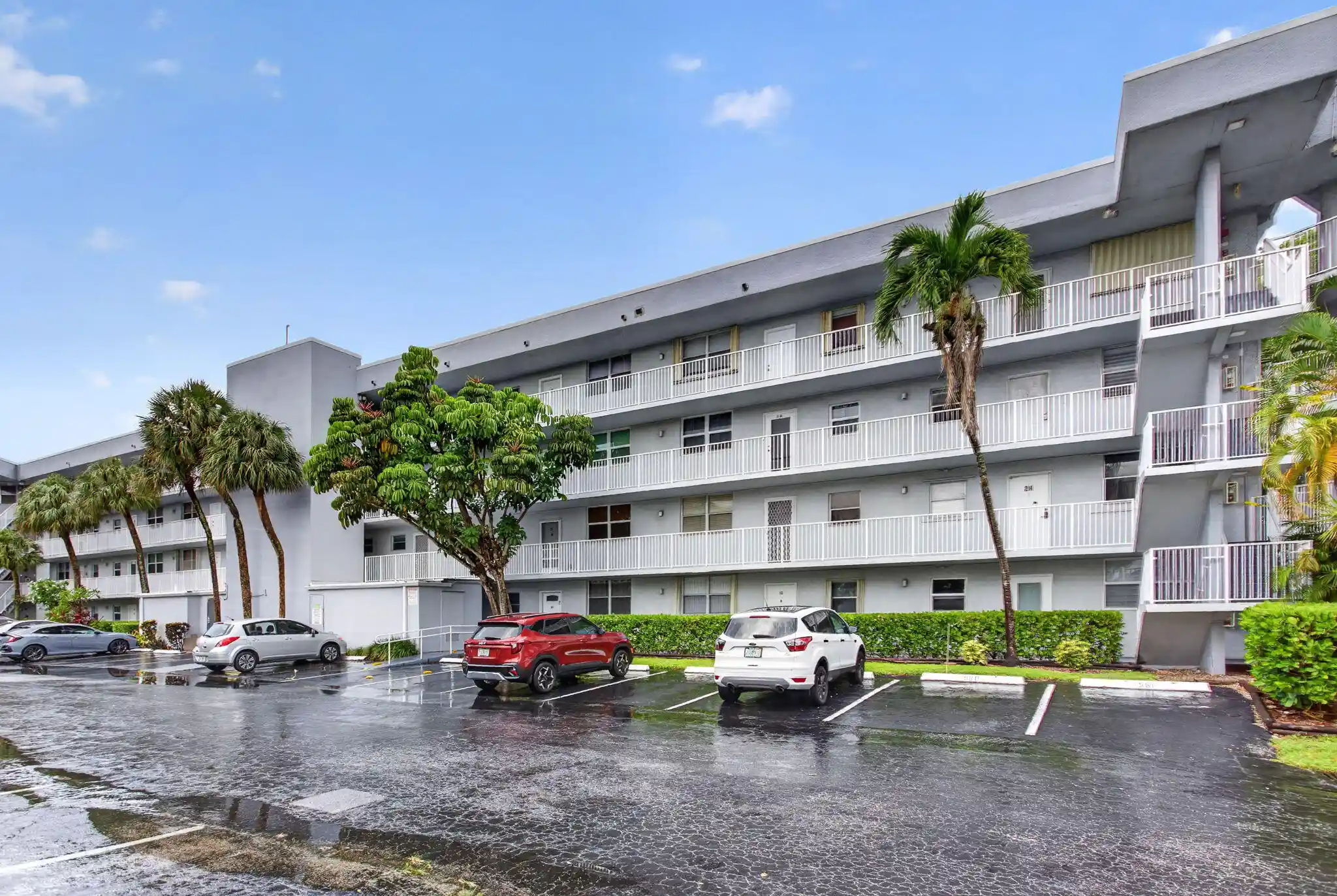 Condo for sale at 118 Royal Pk Dr #1f, Oakland Park, FL 33309 | MLS# B26047900