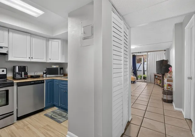 Photo 3 of Condo for sale at 118 Royal Pk Dr #1f, Oakland Park, FL 33309 | MLS# B26047900 | Listing updated on 2026-09-29