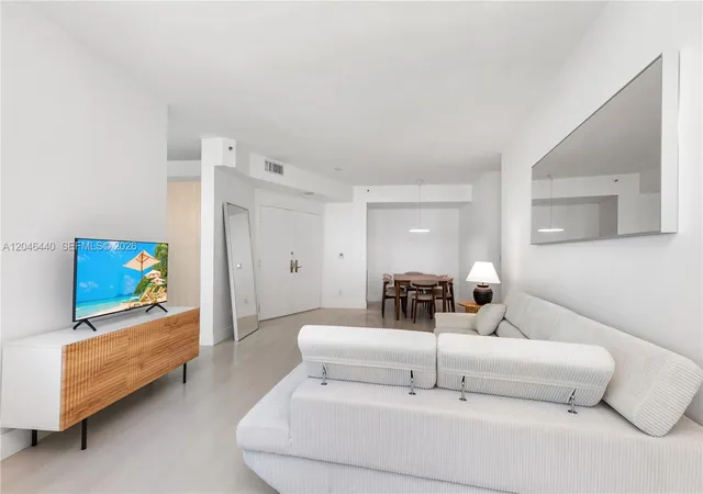2nd image of 300 S Pointe Dr #907, Miami Beach, FL 33139 | MLS# A12046440