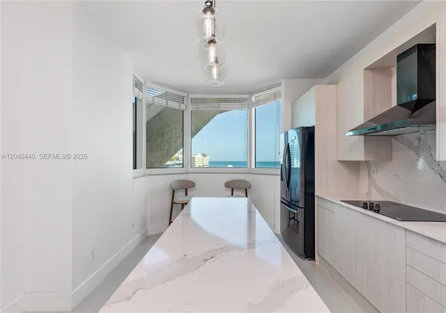 3rd image of 300 S Pointe Dr #907, Miami Beach, FL 33139 | MLS# A12046440