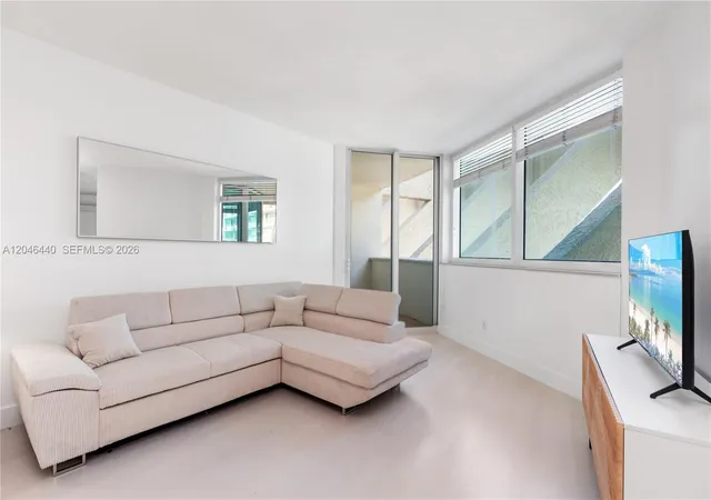 4th image of 300 S Pointe Dr #907, Miami Beach, FL 33139 | MLS# A12046440