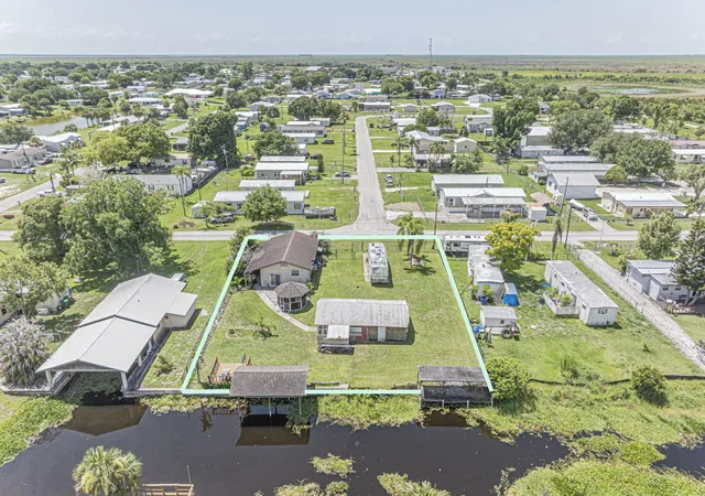 Manufactured home for sale at 1040 Lissie Ln, Okeechobee, FL 34974 | MLS# B26047903