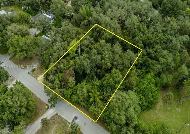 2nd image of 543 E Hickpochee Ave, Labelle, FL 33935 | MLS# A12047273