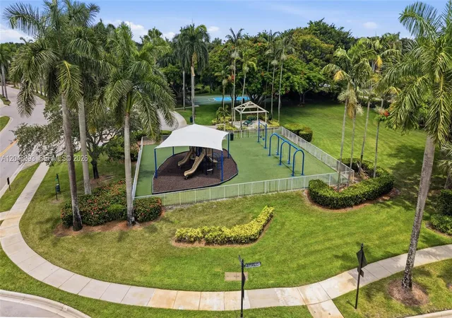 Homes for sale in Weston, FL | 1585 Victoria Isle Wy, Weston, FL 33327 | MLS# A12043393