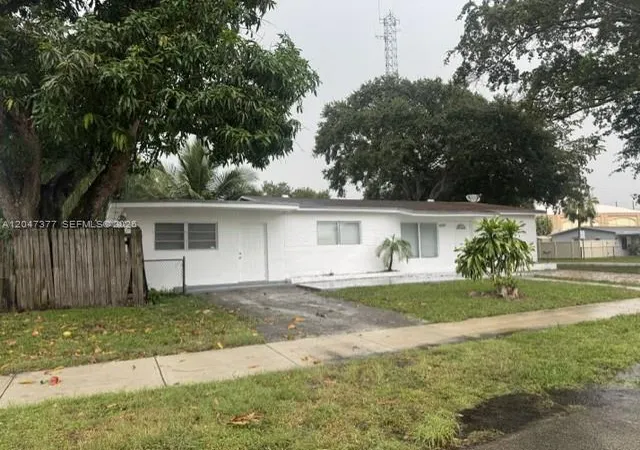 3rd image of 6901 Thomas St, Hollywood, FL 33024 | MLS# A12047377