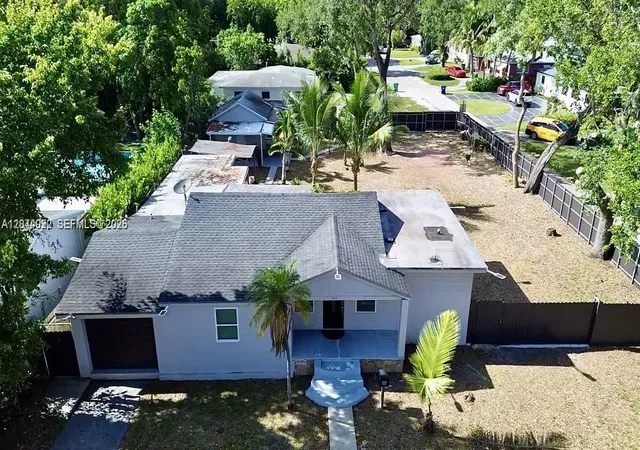 2nd image of 947 Ne 149th St, Miami, FL 33161 | MLS# A12044922