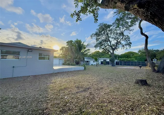 4th image of 947 Ne 149Th St, Miami, FL 33161 | MLS# A12044922