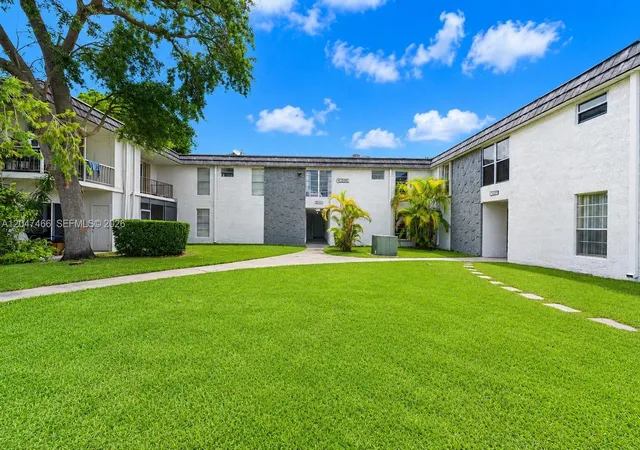 4th image of 10381 N Kendall Dr #M8, Miami, FL 33176 | MLS# A12047466