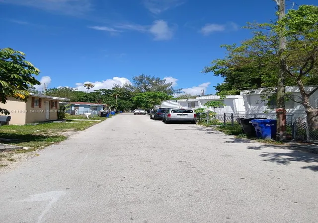 3rd image of 2405-2411 Ne 136Th Ln, North Miami Beach, FL 33181 | MLS# A12041668