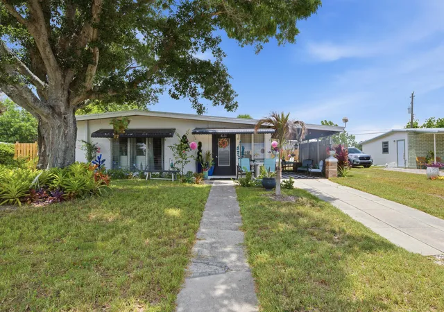 Photo 2 of Single family home for sale at 54 20th Lane Sw, Vero Beach, FL 32962 | MLS# B26048147 | Listing updated on 2026-10-09