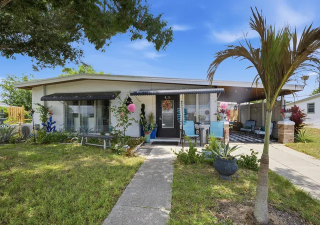 Photo 4 of Single family home for sale at 54 20th Lane SW, Vero Beach, FL 32962 | MLS# B26048147 | Listing updated on 2026-10-08