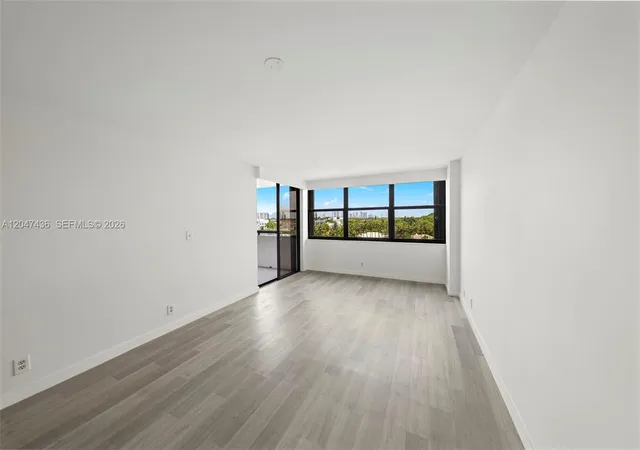 2nd image of 2555 Collins Ave #706, Miami Beach, FL 33140 | MLS# A12047436