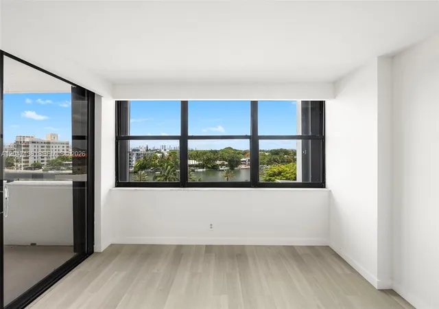 3rd image of 2555 Collins Ave #706, Miami Beach, FL 33140 | MLS# A12047436