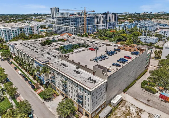 2nd image of 533 Ne 3Rd Ave, Fort Lauderdale, FL 33301