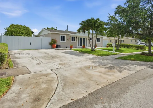 3rd image of 10451 Sw 201St Ter, Cutler Bay, FL 33189 | MLS# A12046817