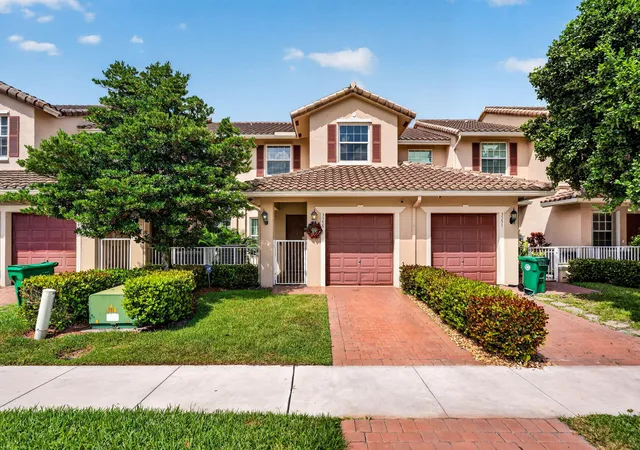 Townhouse for sale at 3355 Lakeside Dr, Davie, FL 33328 | MLS# B26048194