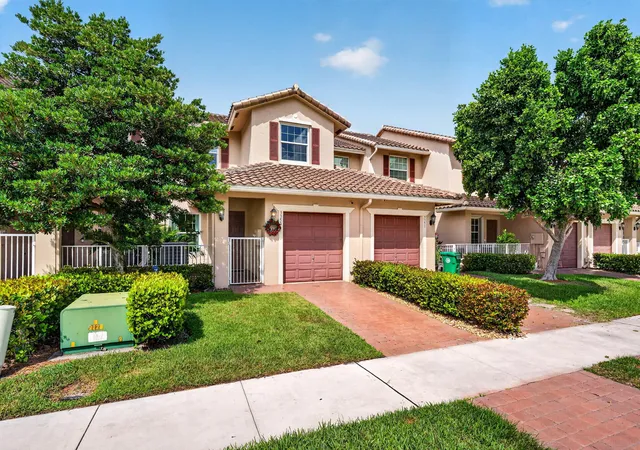 Photo 2 of Townhouse for sale at 3355 Lakeside Dr, Davie, FL 33328 | MLS# B26048194 | Listing updated on 2026-10-06
