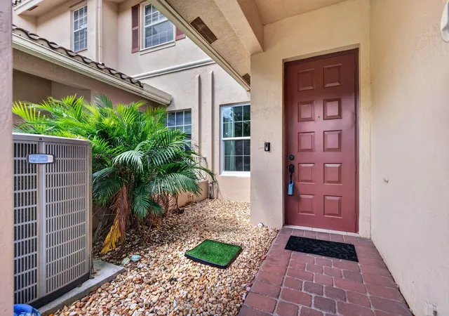 Photo 4 of Townhouse for sale at 3355 Lakeside Dr, Davie, FL 33328 | MLS# B26048194 | Listing updated on 2026-10-06