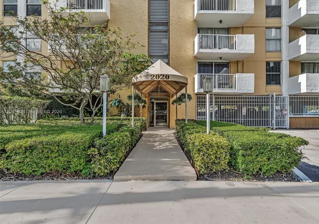 4th image of 2020 Ne 135Th St #601, North Miami, FL 33181 | MLS# A12041038