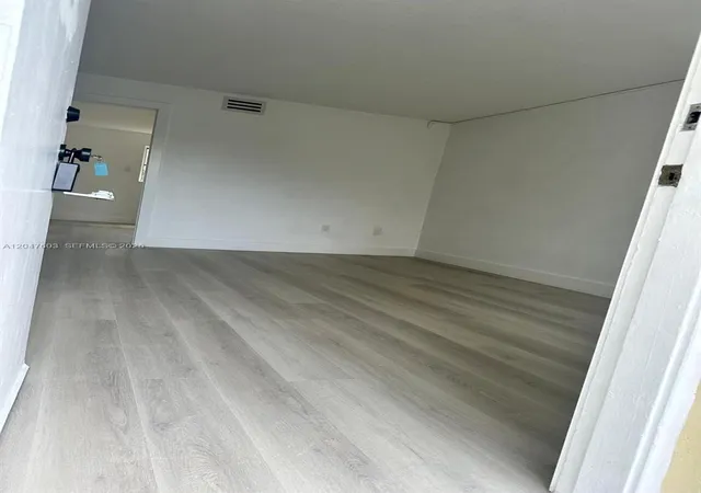 4th image of 427 Santander Ave #205, Coral Gables, FL 33134 | MLS# A12047603