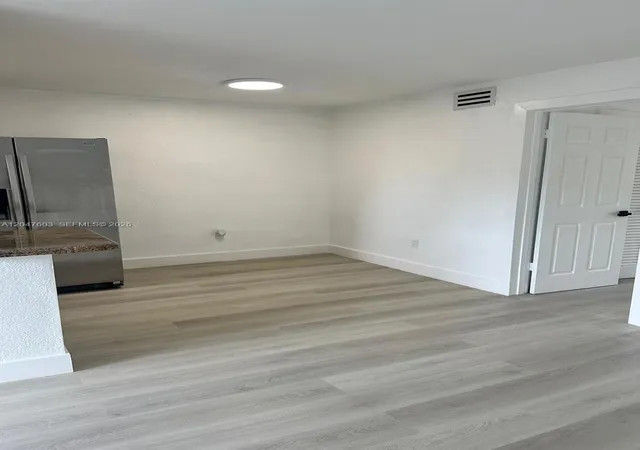 5th image of 427 Santander Ave #205, Coral Gables, FL 33134 | MLS# A12047603