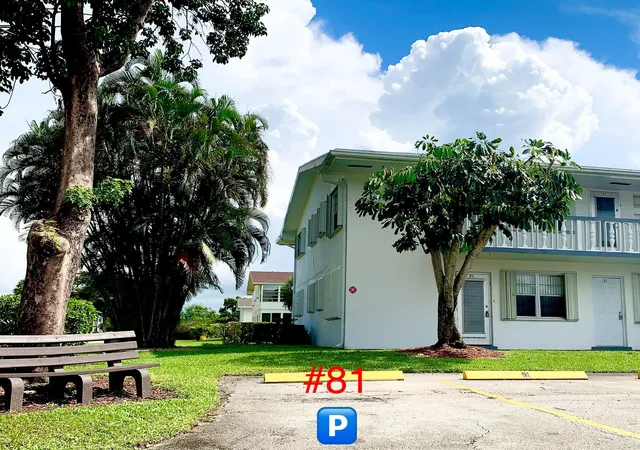 3rd image of 81 Kingswood E, West Palm Beach, FL 33417 | MLS# B26048270