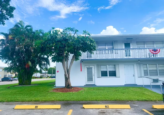 42nd image of 81 Kingswood E, West Palm Beach, FL 33417 | MLS# B26048270