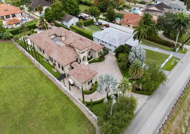 3rd image of 2835 Sw 132Nd Ave, Miami, FL 33175 | MLS# A12045053
