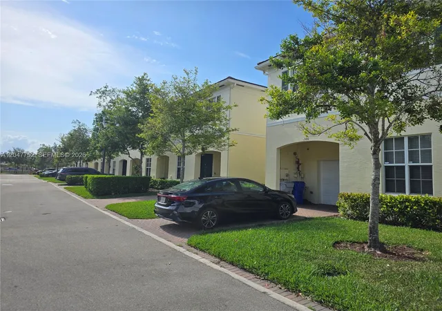 2nd image of 146 Sw 7th Ct, Pompano Beach, FL 33060 | MLS# A12047752