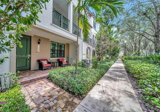 2nd image of 11355 Sw 14th St, Pembroke Pines, FL 33025 | MLS# A12047561