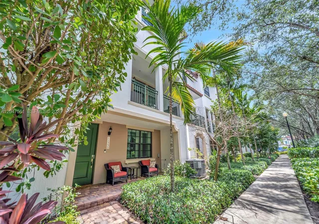 3rd image of 11355 Sw 14Th St, Pembroke Pines, FL 33025 | MLS# A12047561