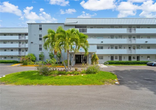 3rd image of 3849 Ne 169Th St #103, North Miami Beach, FL 33160 | MLS# A12046248