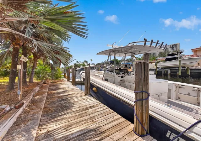 3rd image of 2472 Se 13Th Ct, Pompano Beach, FL 33062 | MLS# A12047379