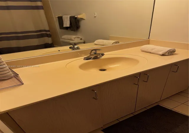 4th image of 185 Se 14Th Ter #1812, Miami, FL 33131 | MLS# A12038490