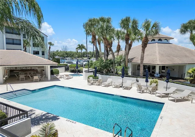 Homes for sale in Juno Beach, FL | 522 Oak Harbour Drive, Juno Beach, FL 33408 | Houzeo