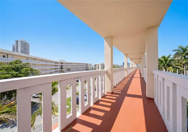 2nd image of 2999 Point East Dr #C507, Aventura, FL 33160 | MLS# A12047890