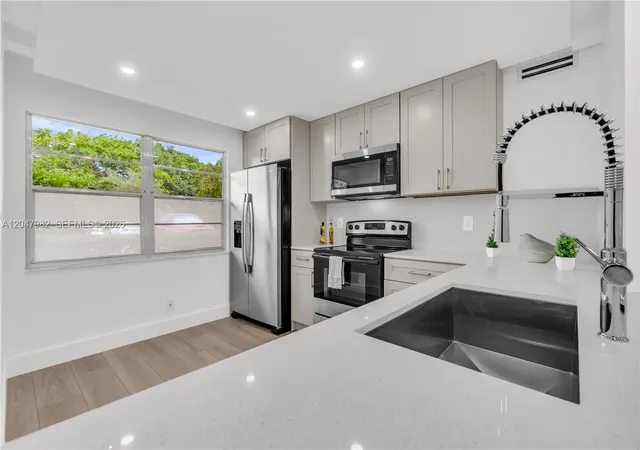 3rd image of 2101 Lucaya Bnd #E1, Coconut Creek, FL 33066 | MLS# A12047982
