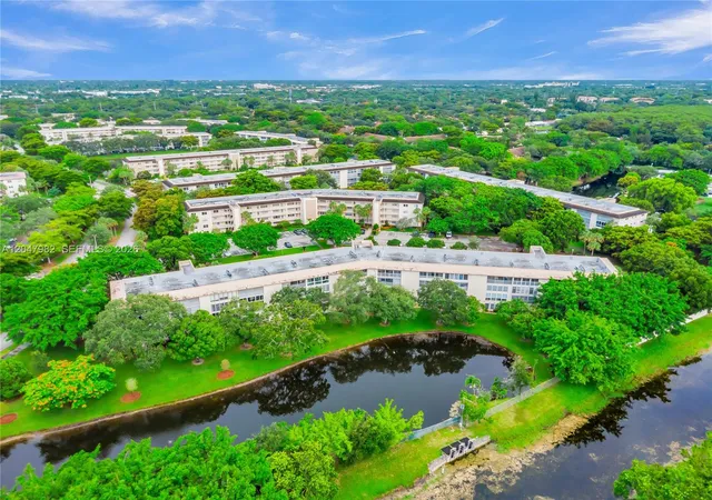 2nd image of 2101 Lucaya Bend, Coconut Creek, FL 33066