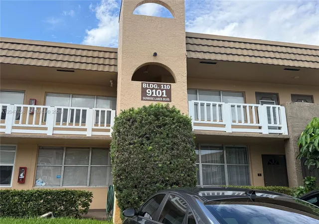 3rd image of 9101 Sunrise Lakes Blvd, Sunrise, FL 33322