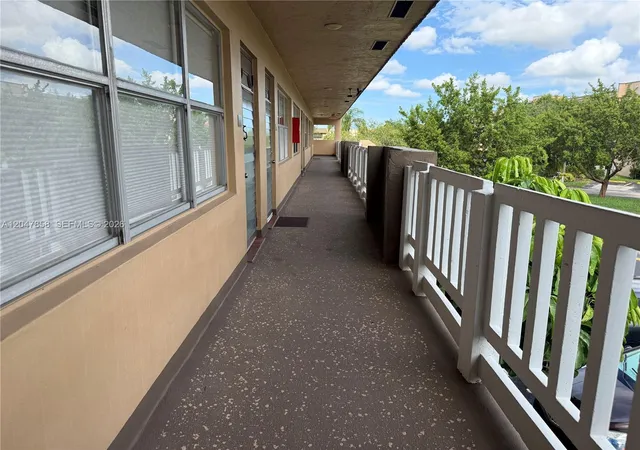 4th image of 9101 Sunrise Lakes Blvd, Sunrise, FL 33322