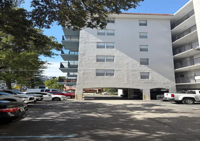 Homes for sale in North Miami, FL | 12590 Ne 16th Avenue, North Miami, FL 33161 | Houzeo