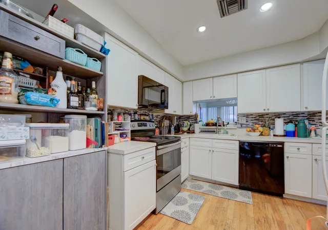 Photo 3 of Townhouse for sale at 5201 Ne 14th Terrace #3, Fort Lauderdale, FL 33334 | MLS# B26048763 | Listing updated on 2026-10-01