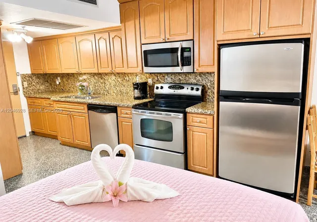 4th image of 19201 Collins Ave #441, Sunny Isles Beach, FL 33160 | MLS# A12046928