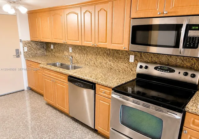 5th image of 19201 Collins Ave #441, Sunny Isles Beach, FL 33160 | MLS# A12046928