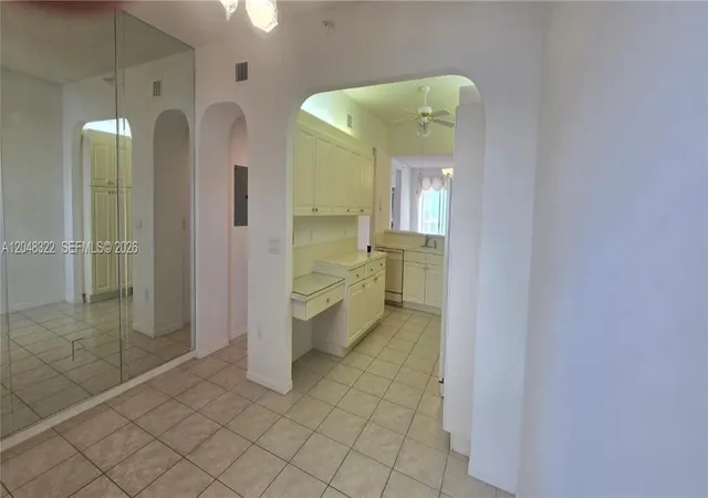 3rd image of 7775 Southampton Ter #305, Tamarac, FL 33321 | MLS# A12048322