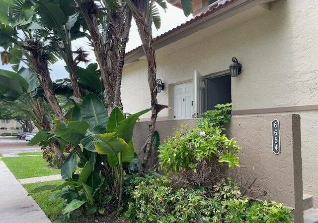 Homes for sale in Boca Raton, FL | 6654 Via Regina, Boca Raton, FL 33433 | MLS# B26048923