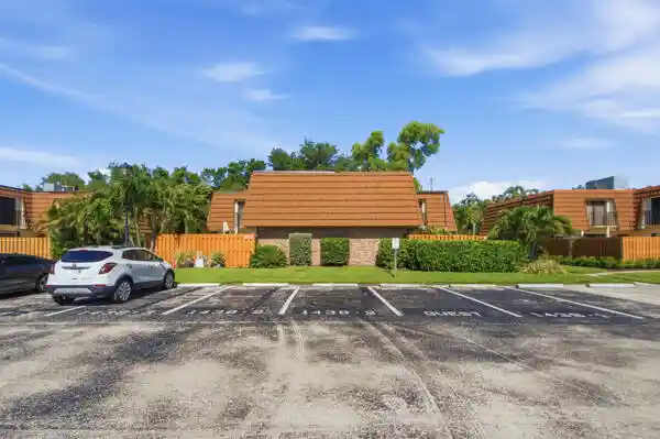 Condo for sale at 1438 Park Shore Cir #3, Fort Myers, FL 33901 | MLS# B26048968