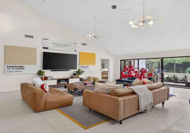 Photo 2 of Single family home for sale at 2613 Mohawk Cir, West Palm Beach, FL 33409 | MLS# B26048969 | Listing updated on 2026-09-23