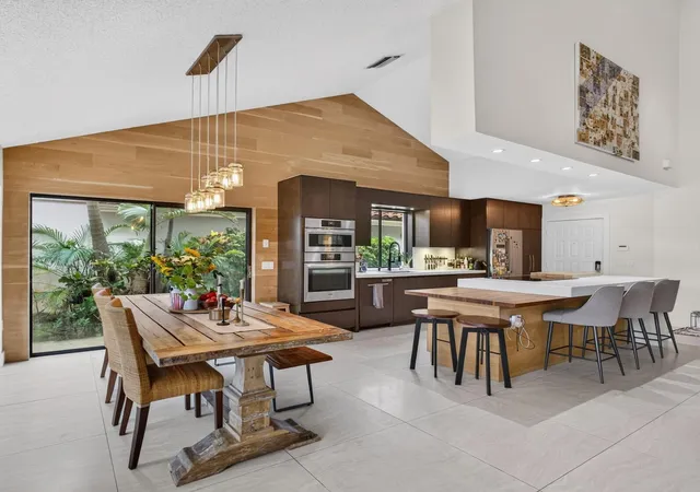 Photo 3 of Single family home for sale at 2613 Mohawk Cir, West Palm Beach, FL 33409 | MLS# B26048969 | Listing updated on 2026-09-23